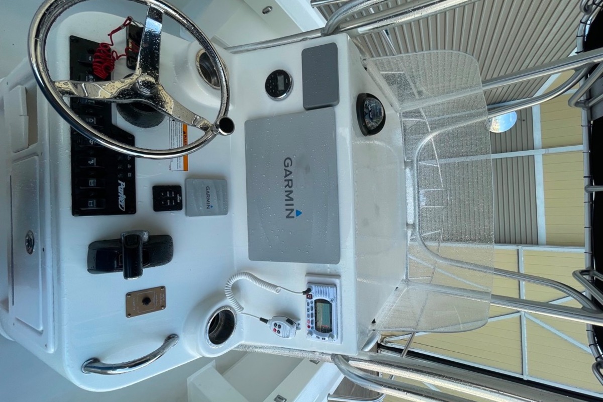 2016 Parker Boats 2501CC, 2