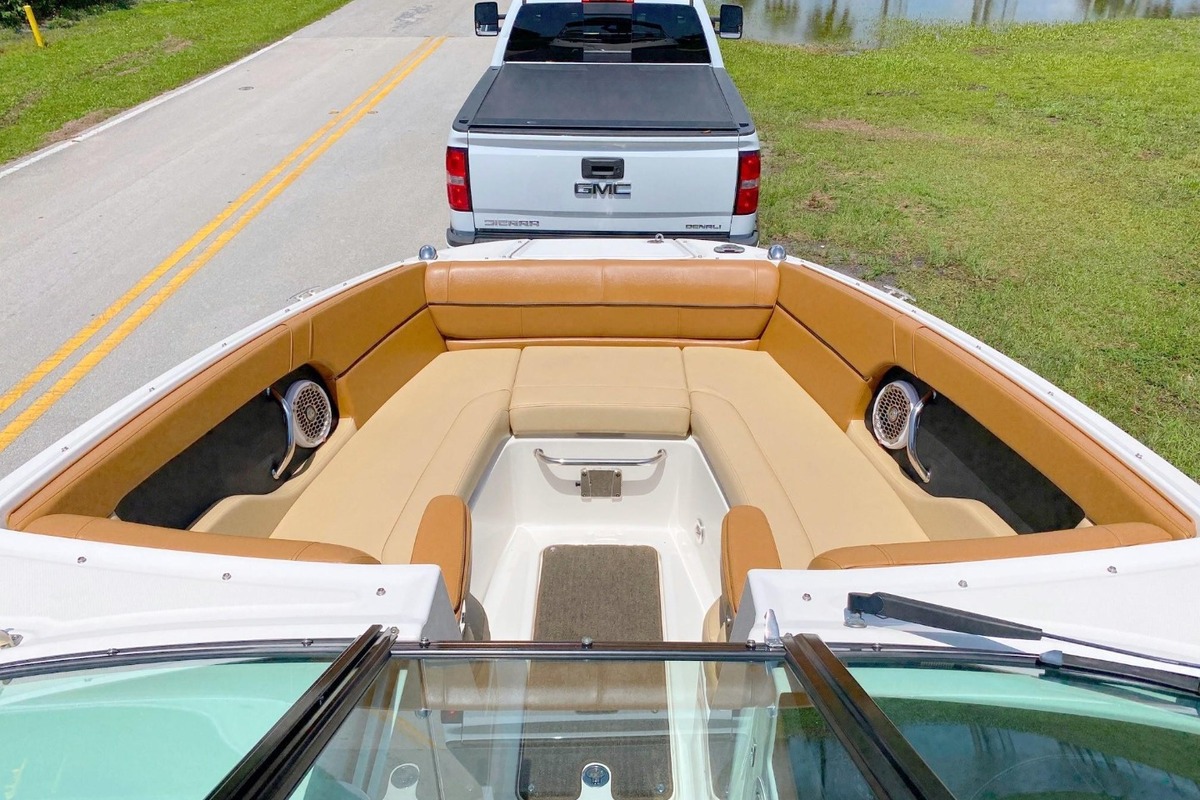 2015 Sea Ray 240 Sundeck, 4