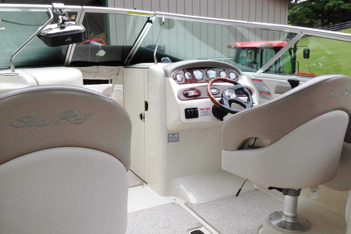 2004 Sea Ray 270 Sundeck, 5