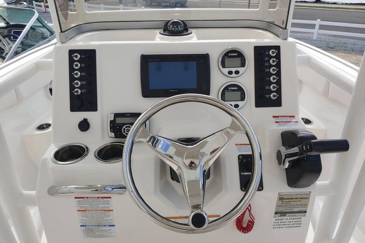 2017 Robalo R222 Center Console, 2