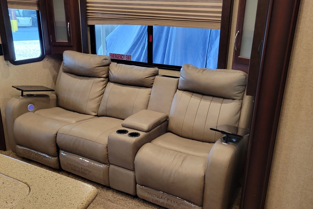 2015 Heartland Cyclone 3100, 2