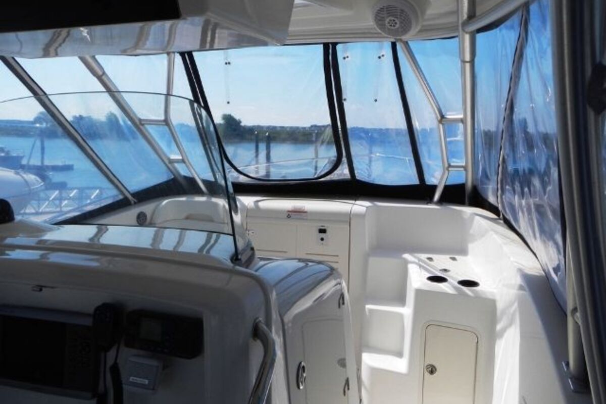 2006 Boston Whaler 320 Outrage Cuddy Cabin, 22