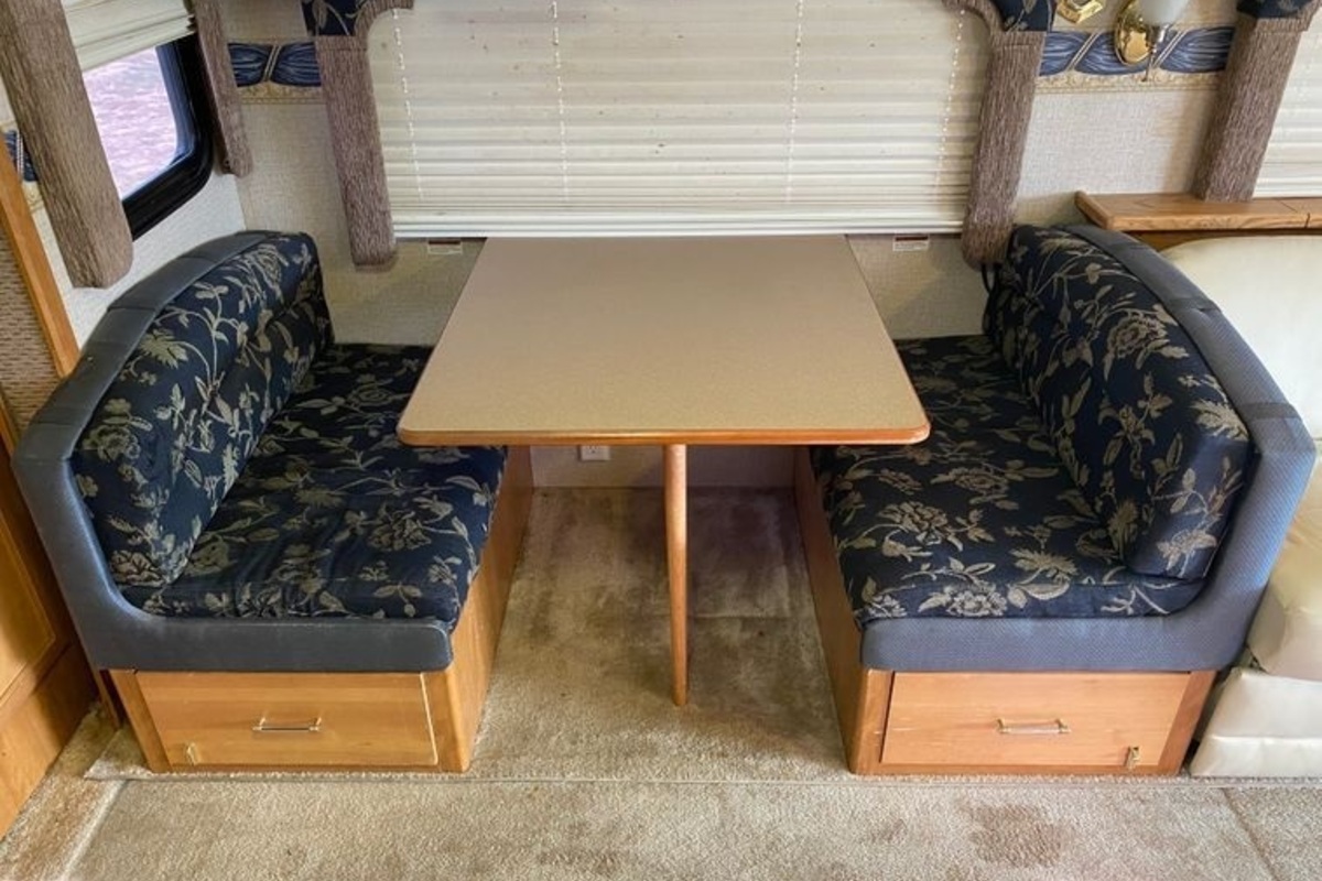 2003 Fleetwood Bounder RV, 8