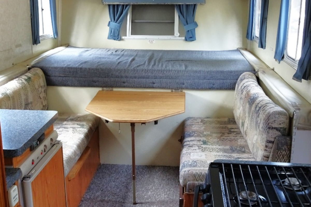 2004 Trailmanor 2720QB White, 3