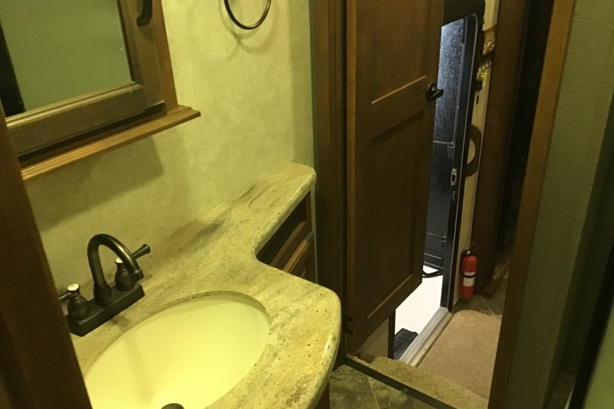 2014 KEYSTONE RAPTOR KING SUITE 332, 16