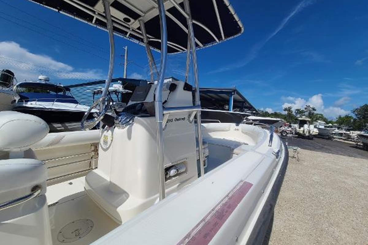 2005 Boston Whaler 210 Outrage, 6