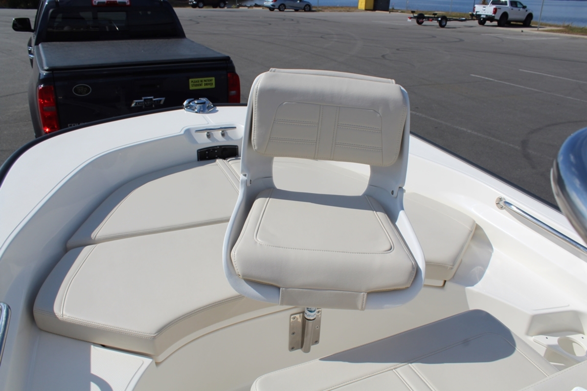 2020 Boston Whaler 170 Montauk in Newington, NH