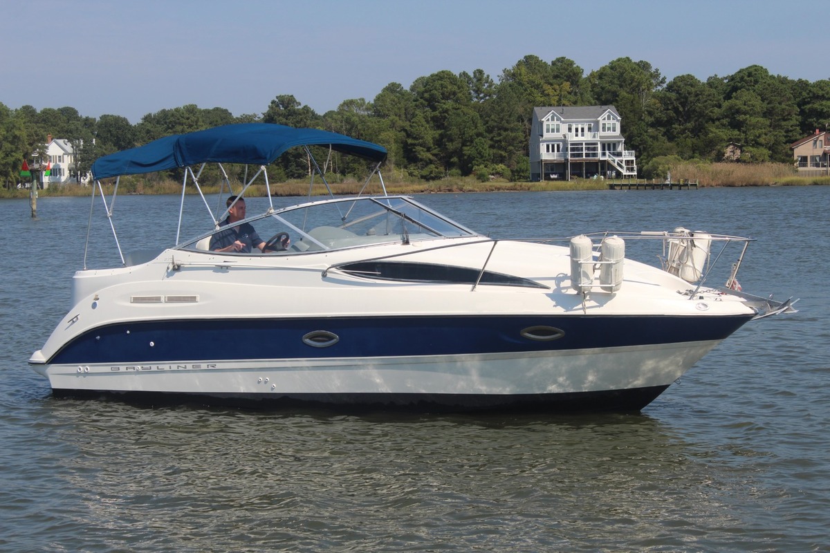 2005 Bayliner 275, 1