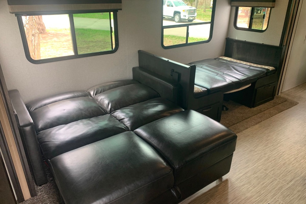 2021 Forest River Surveyor 287BHSS Luxury in Overland Park, KS