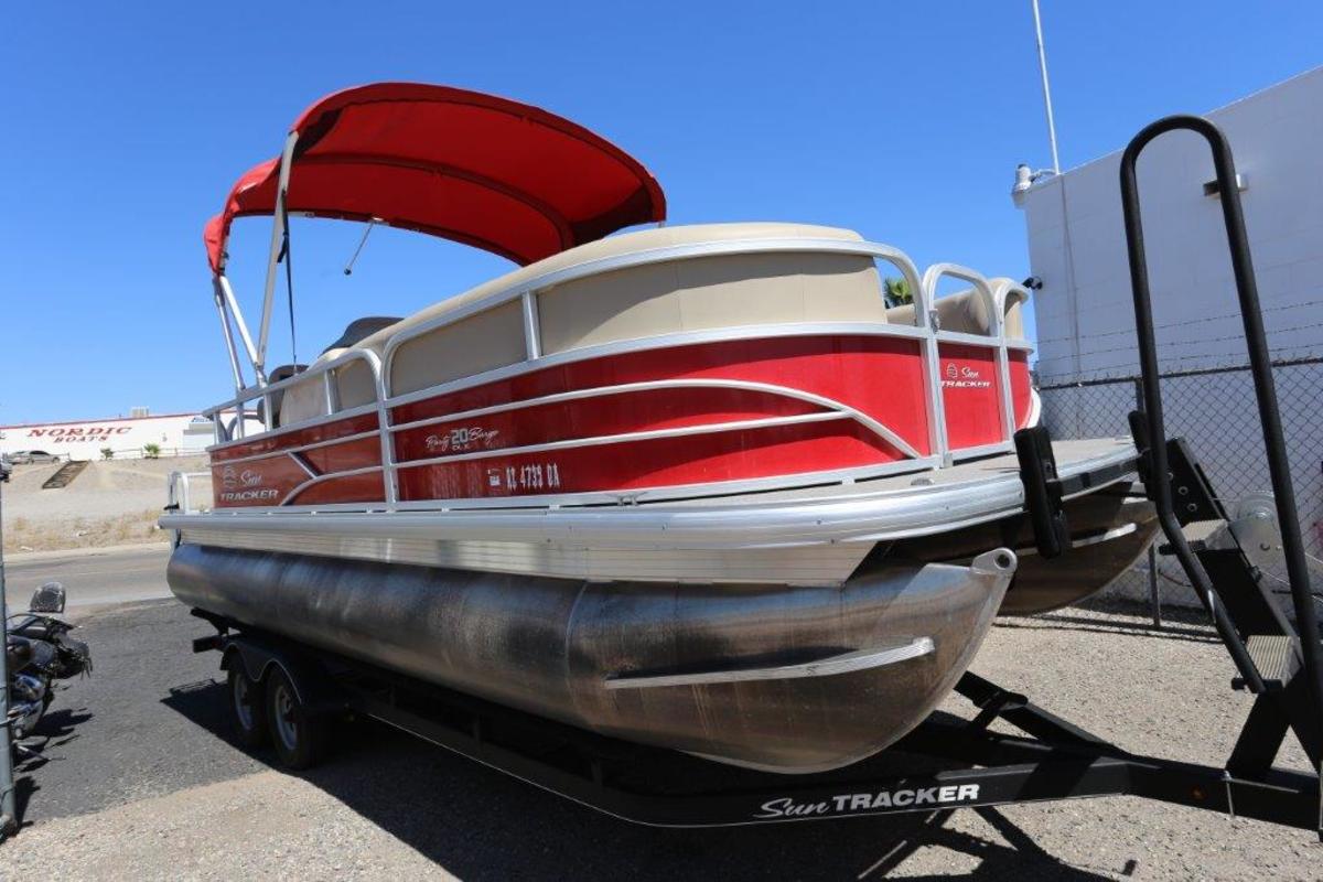 2017 Sun Tracker 20DLX, 2