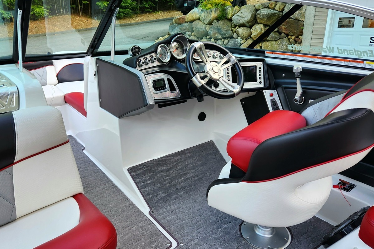 2015 MasterCraft X2 With Gen2 Surf System, 15