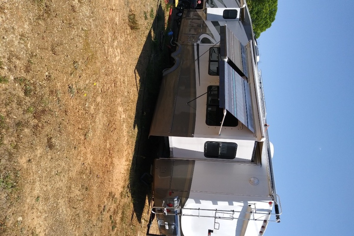 2006 KZ Escalade, 8