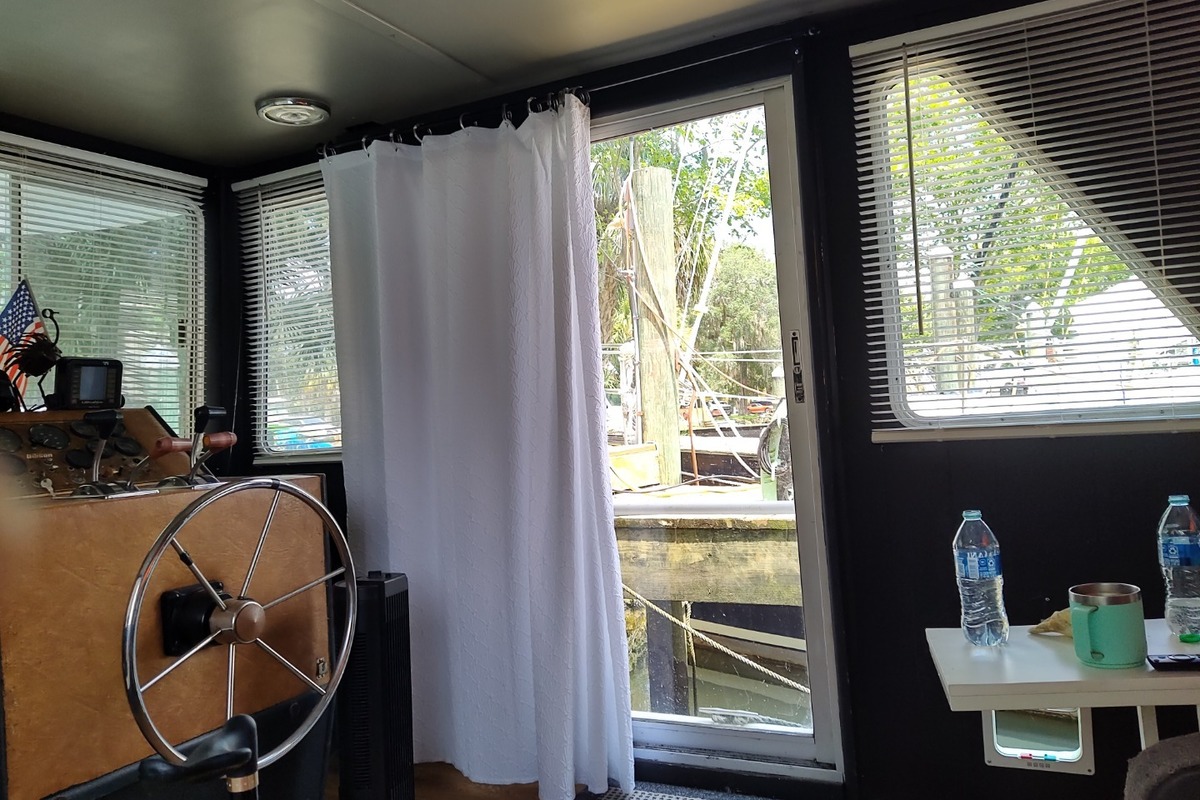 1987 Gibson 42' houseboat in Yankeetown, FL