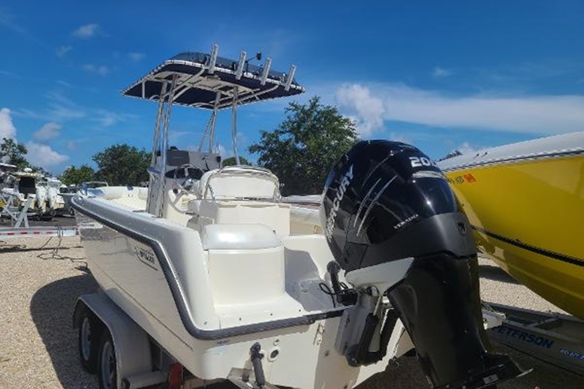2005 Boston Whaler 210 Outrage, 3