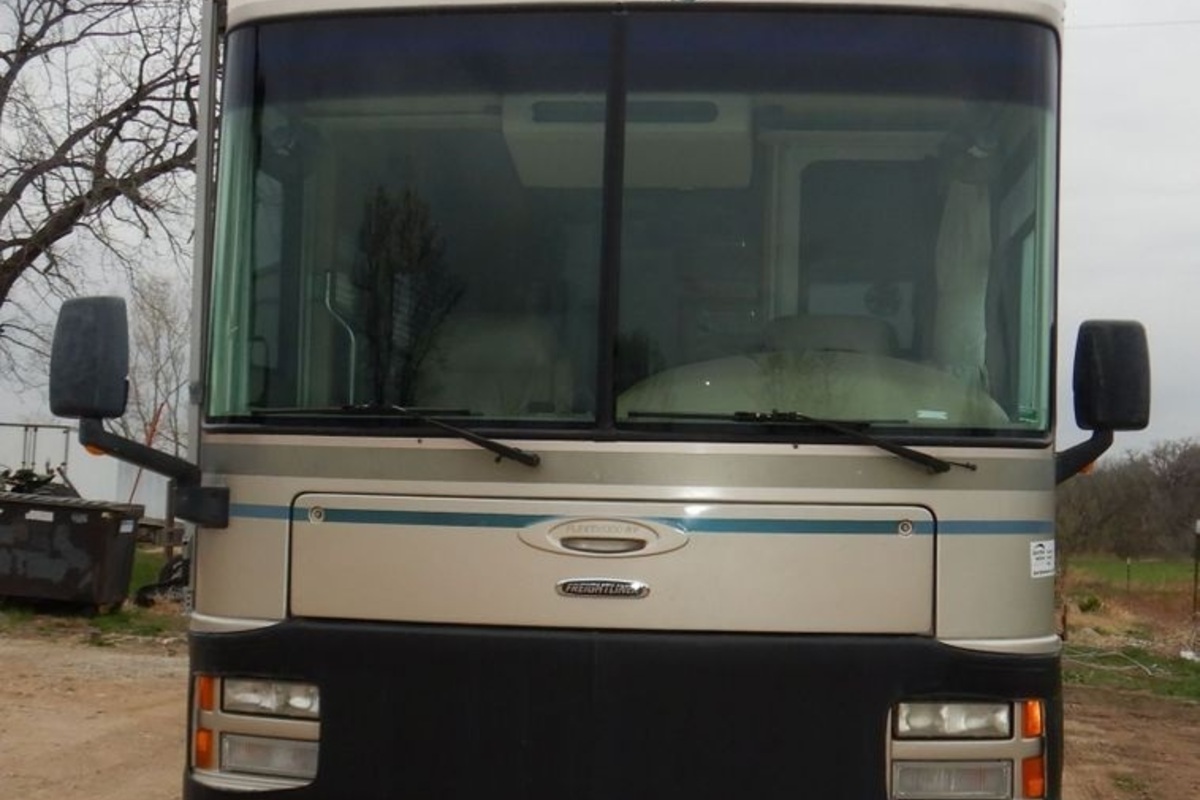 2000 Freightliner Fleetwood Discovery RV, 7
