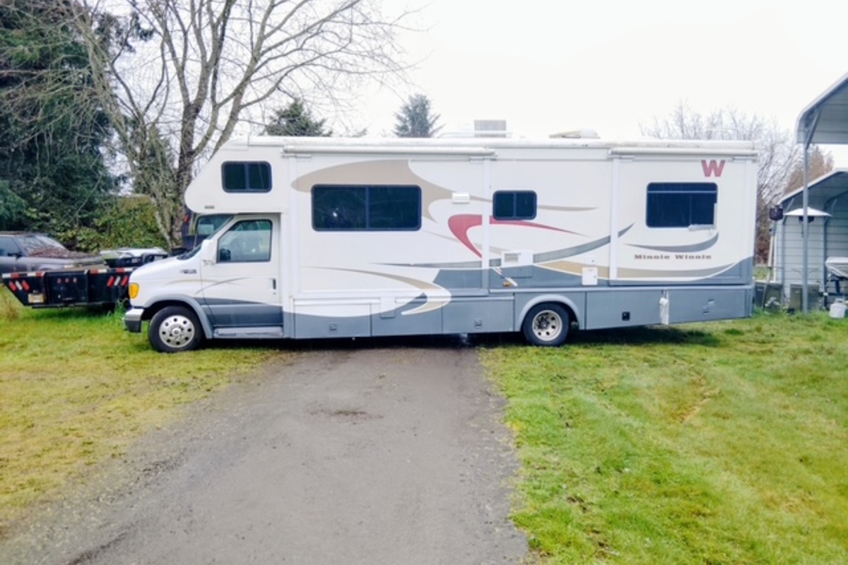 2005 Winnebago Minnie Winnie WF430V, 5