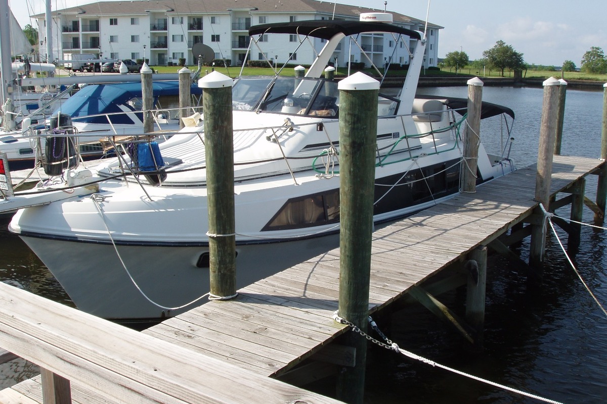1988 Carver Yachts mariner, 1