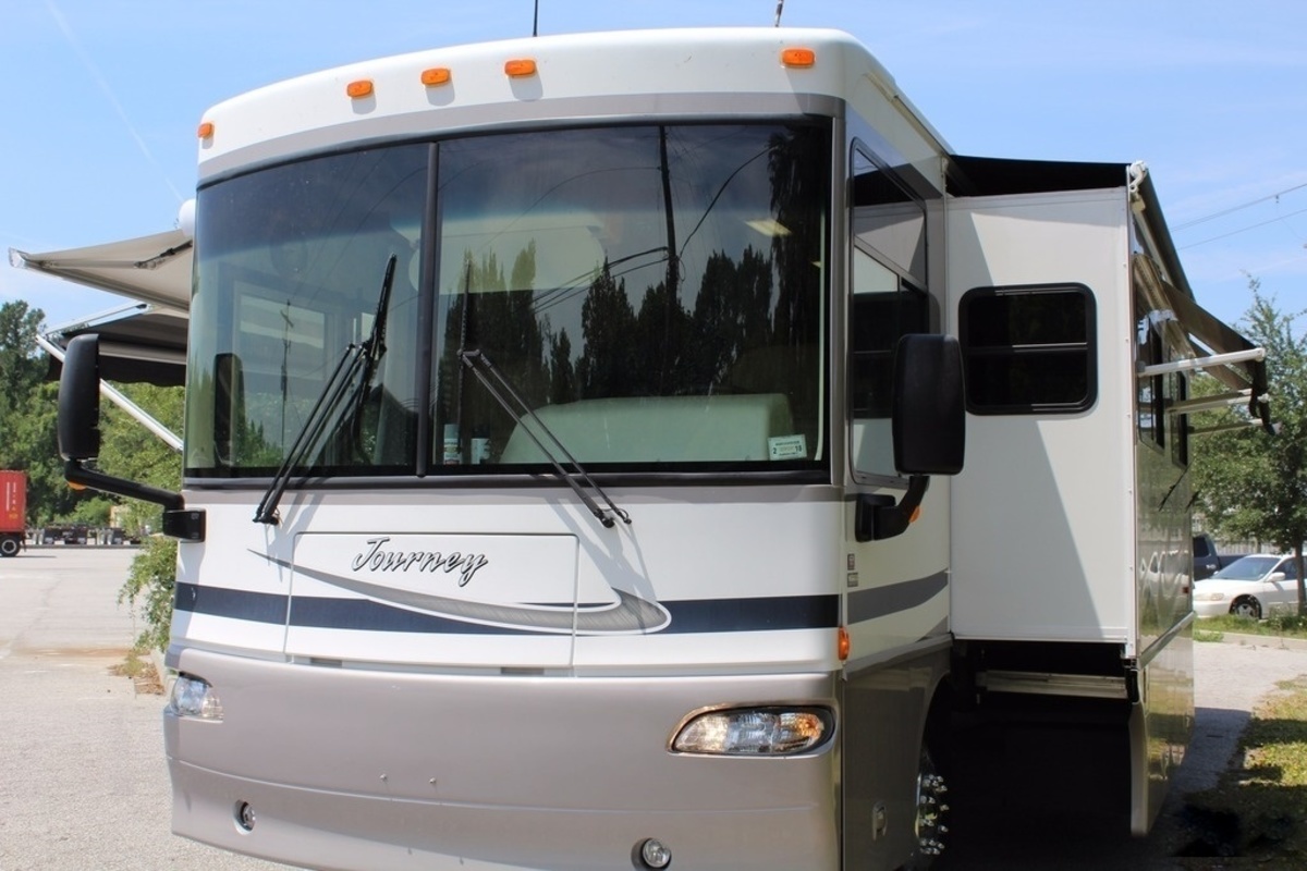2005 Winnebago Journey 36G in Stockton, CA