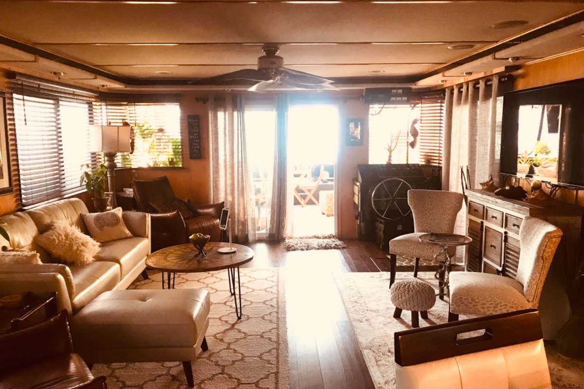 2000 Lakeview Houseboat, 9