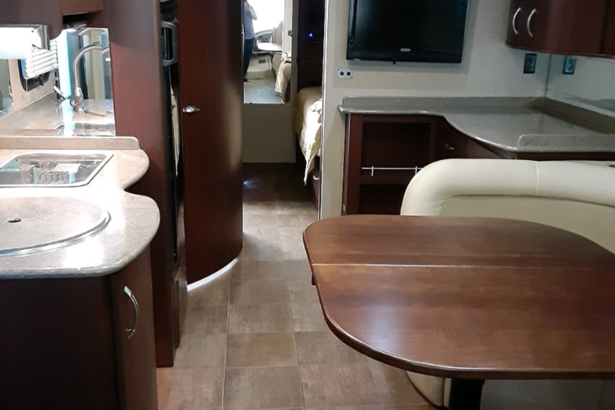 2012 Avanti 2806, 8