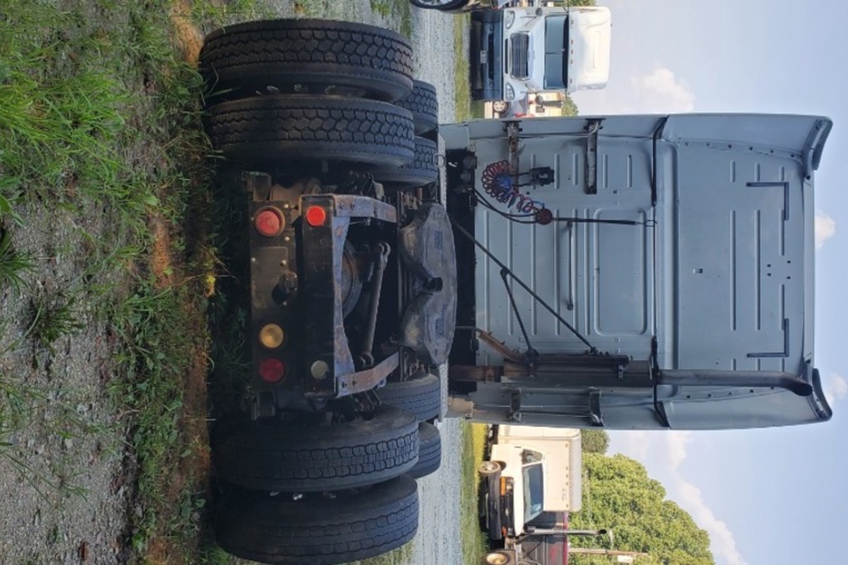 2001 Volvo VNL, 2