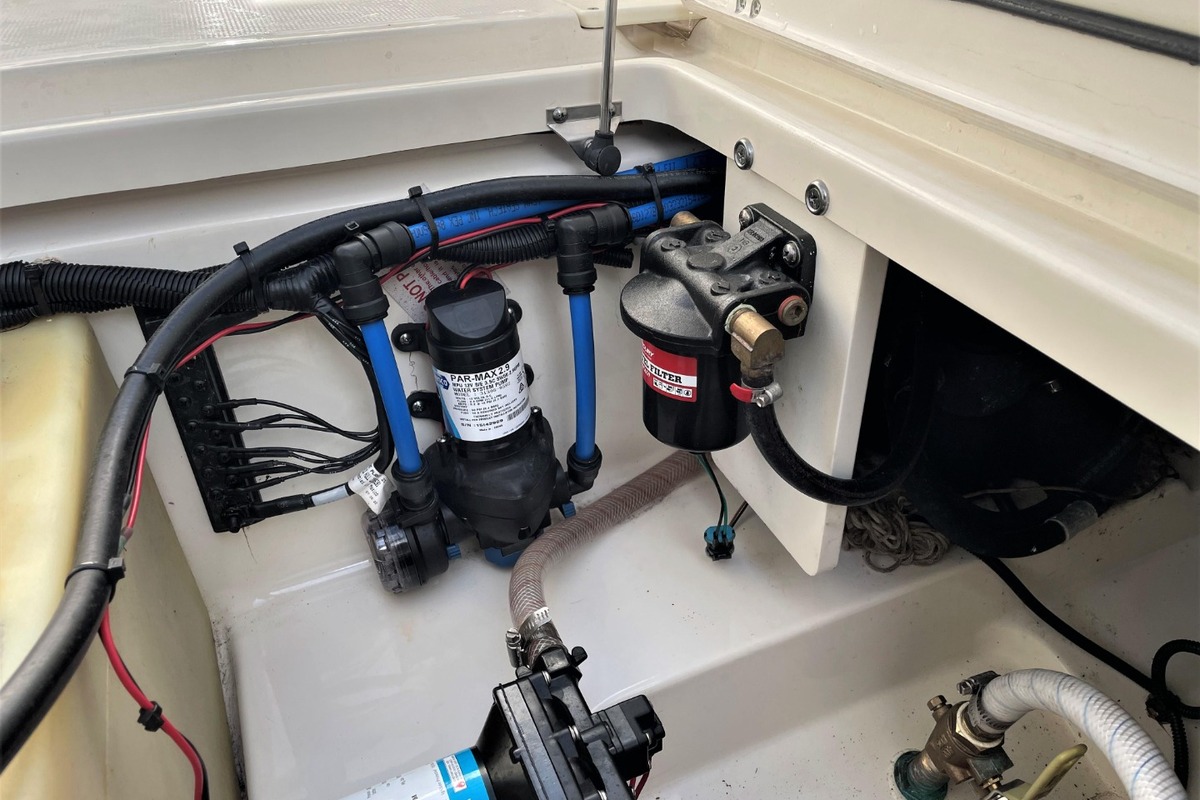 2016 Boston Whaler 230 Vantage, 25