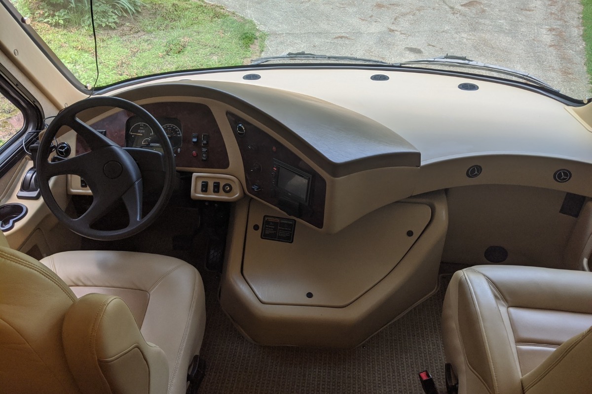 2012 Avanti 2806, 3
