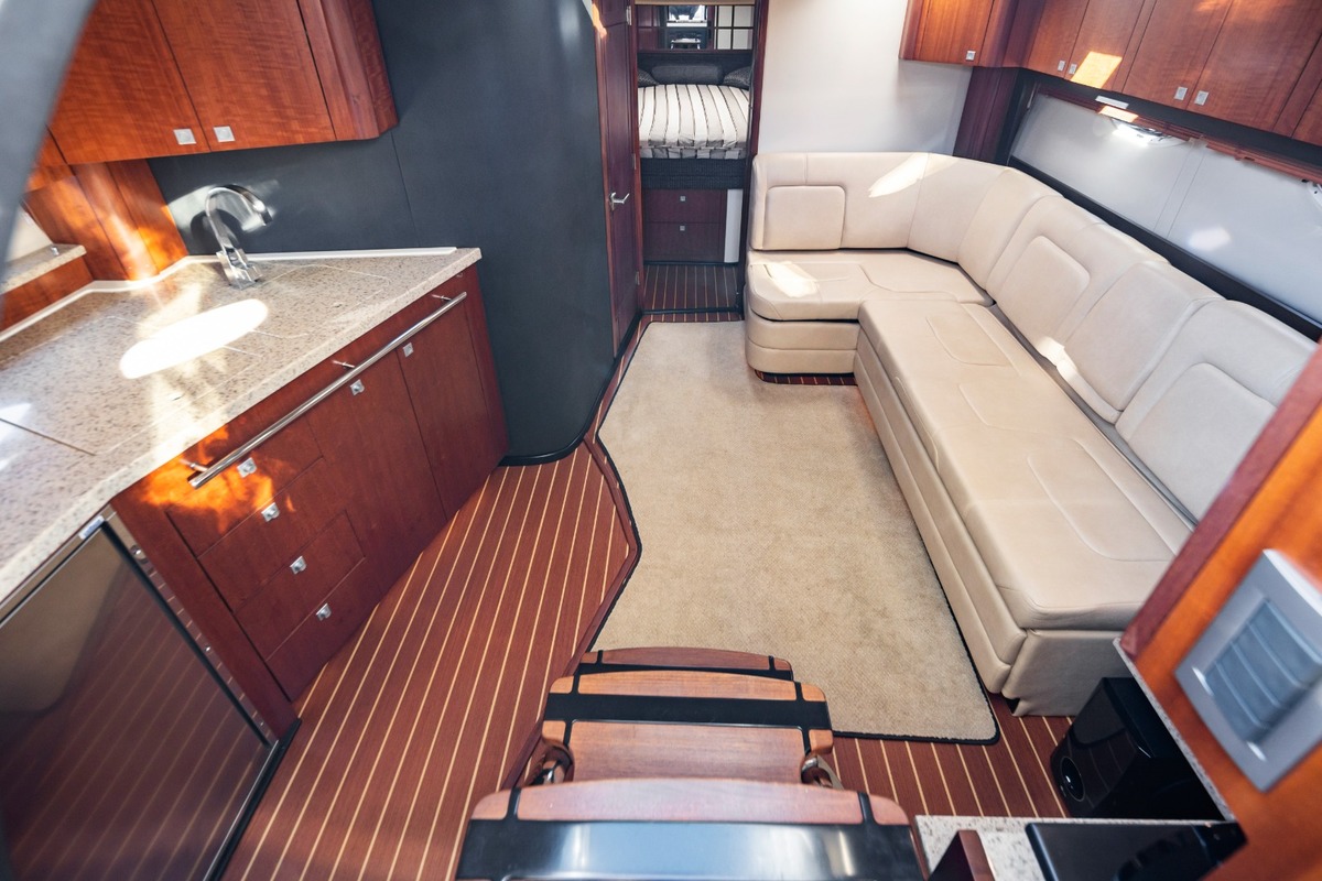 2012 Monterey 41 Sports Yacht, 5