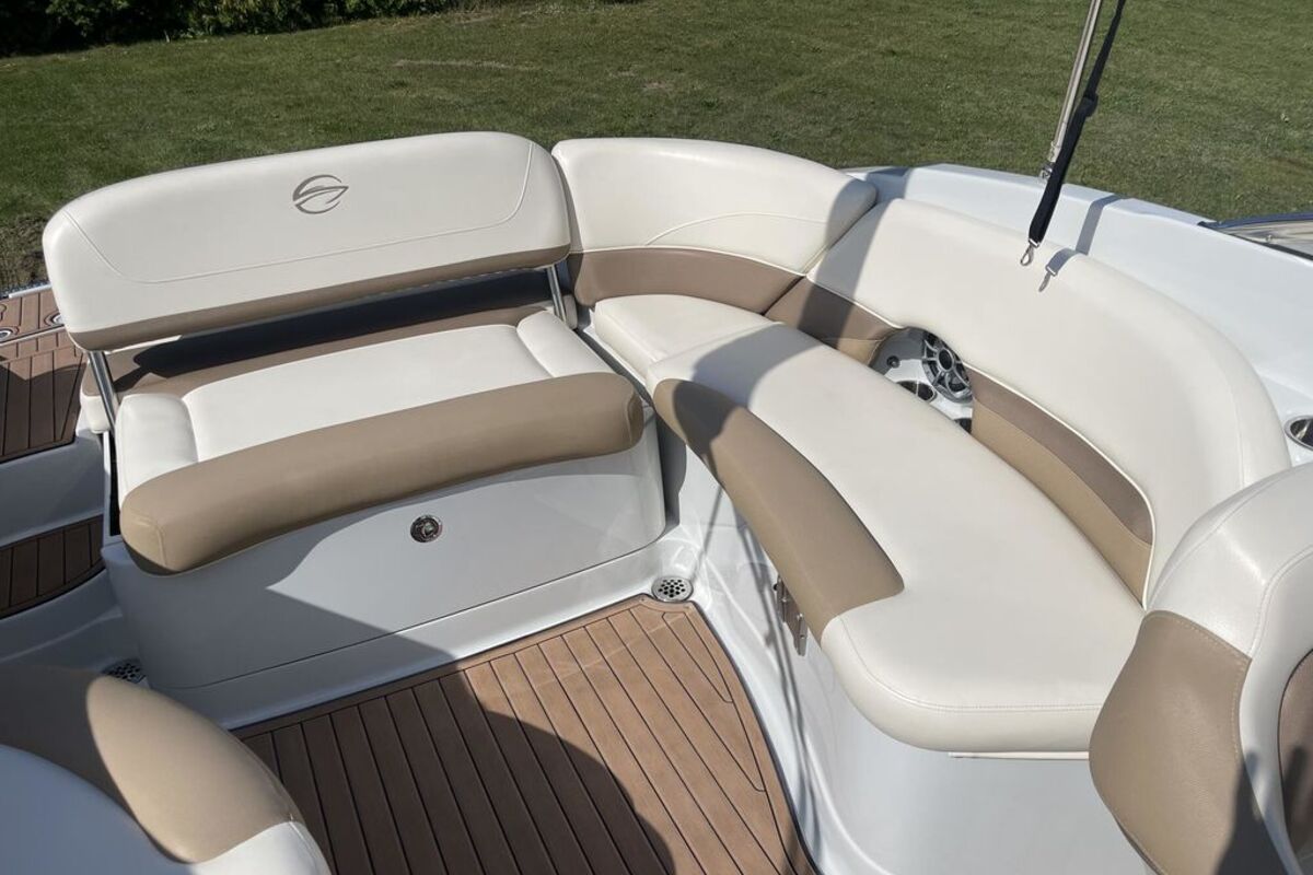 2017 Crownline E4, 2
