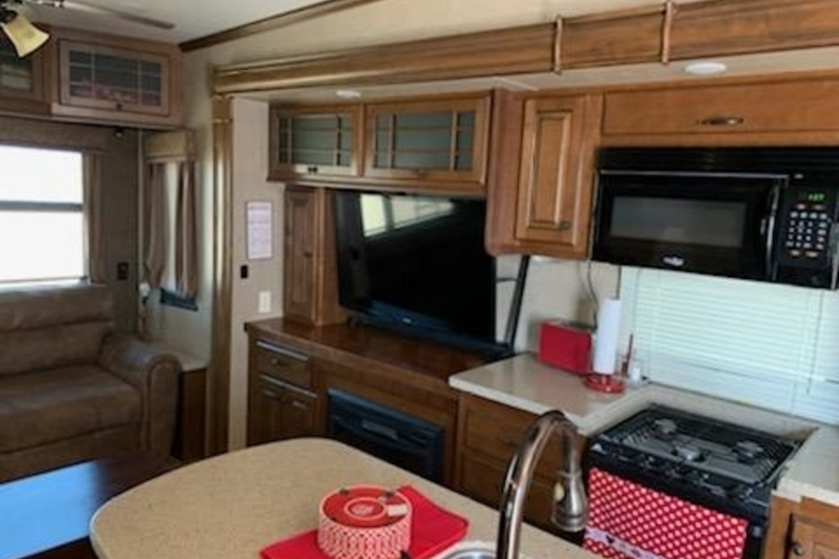 2014 Bighorn 3875FB, 1