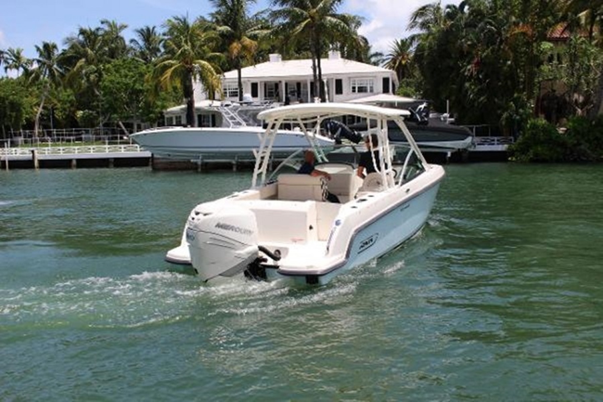 2016 Boston Whaler 230 Vantage, 3