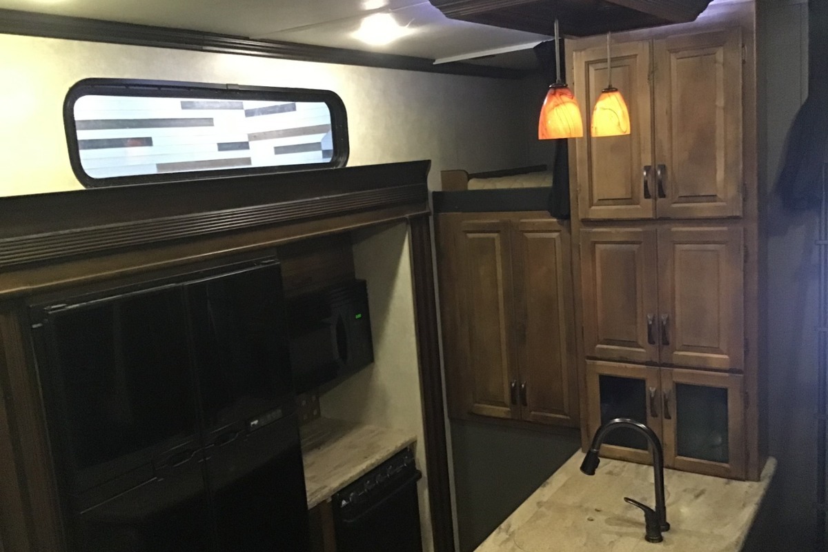 2014 KEYSTONE RAPTOR KING SUITE 332, 21