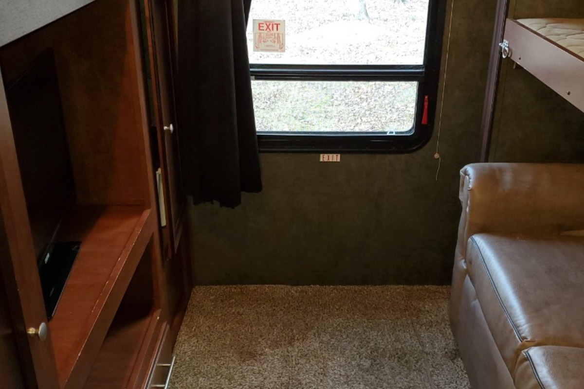 2014 Heartland Wilderness 3150 DS, 4