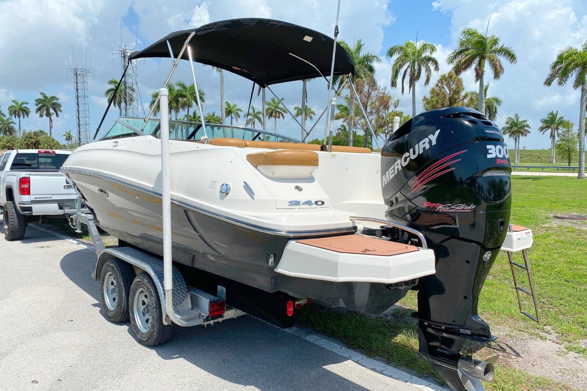 2015 Sea Ray 240 Sundeck, 20