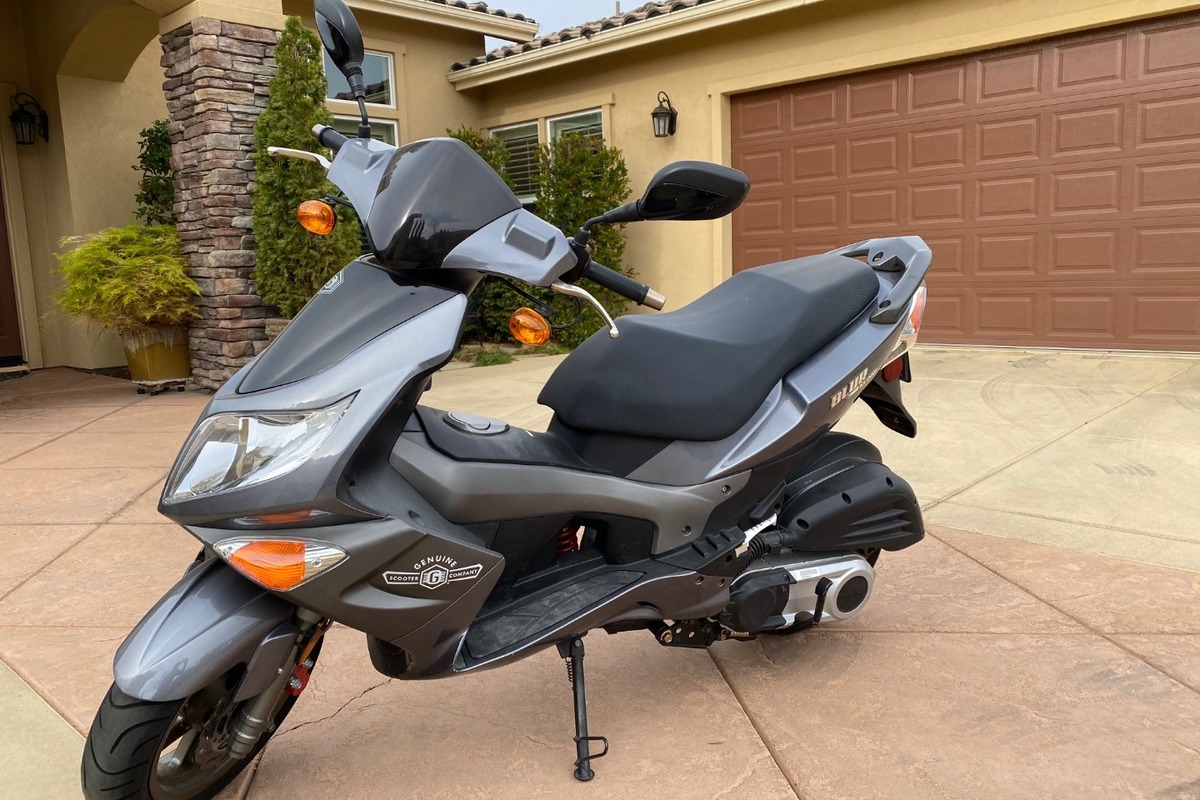 2011 Genuine Scooter Blur 220i, 0