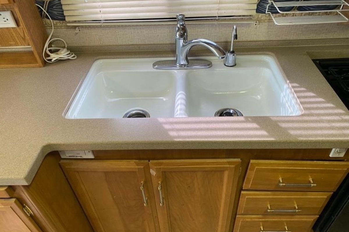 2003 Fleetwood Bounder RV, 6