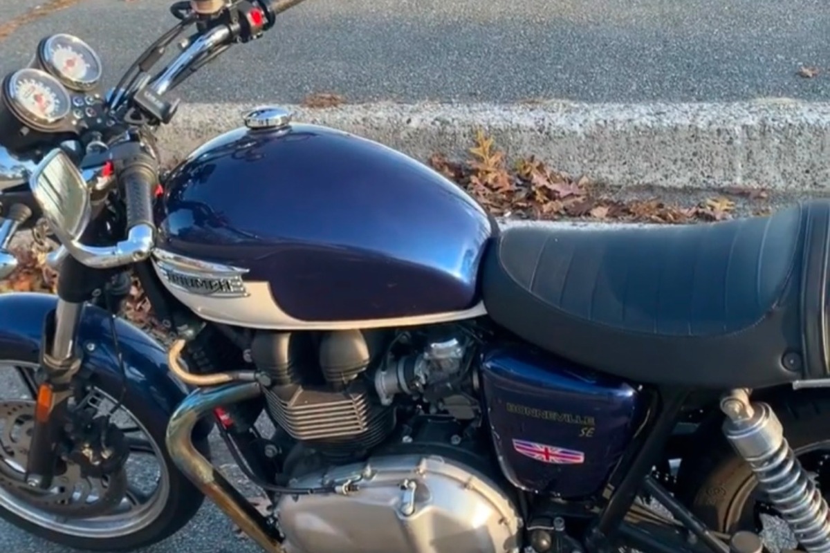 2010 Triumph Bonnevile SE, 7