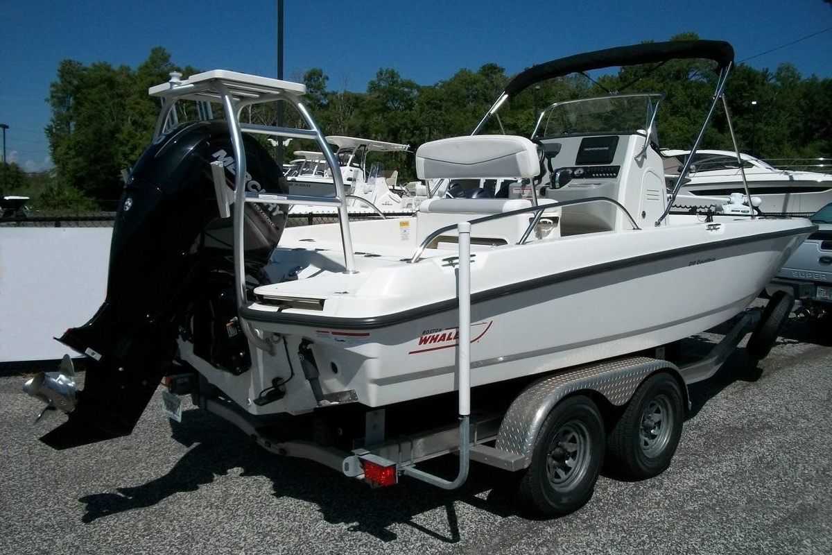 2014 Boston Whaler 210 Dauntless, 2