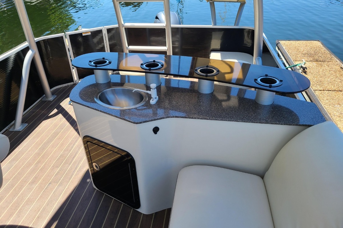 2019 Godfrey 255 SDB, 4