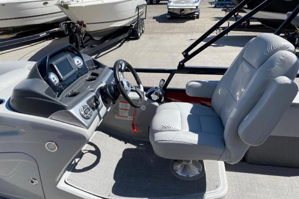 2019 Regency Boats 250 DL3 Triple-Toon, 5