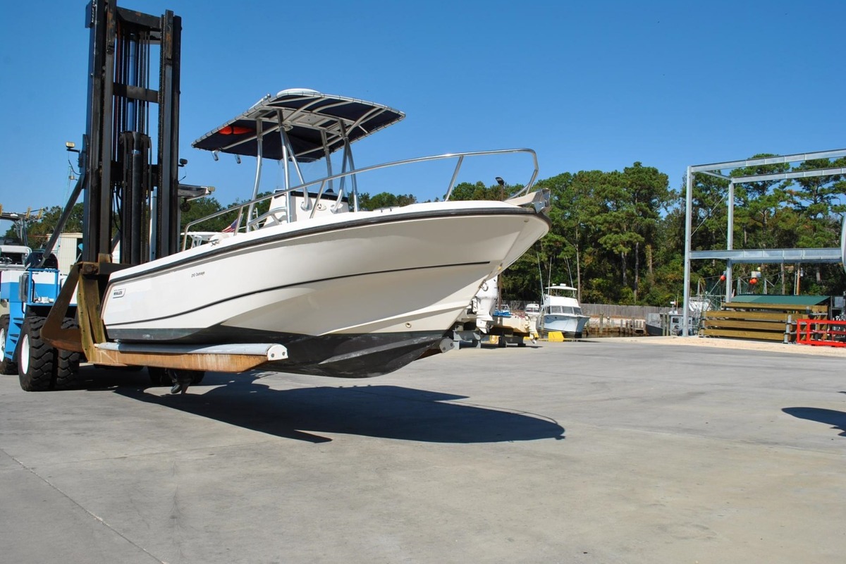 2008 Boston Whaler 210 Outrage, 3