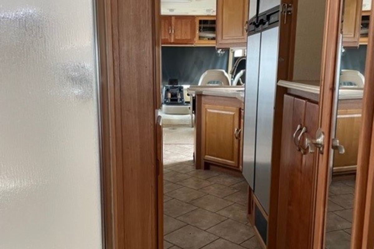 2008 National RV Dolphin DL35C, 8