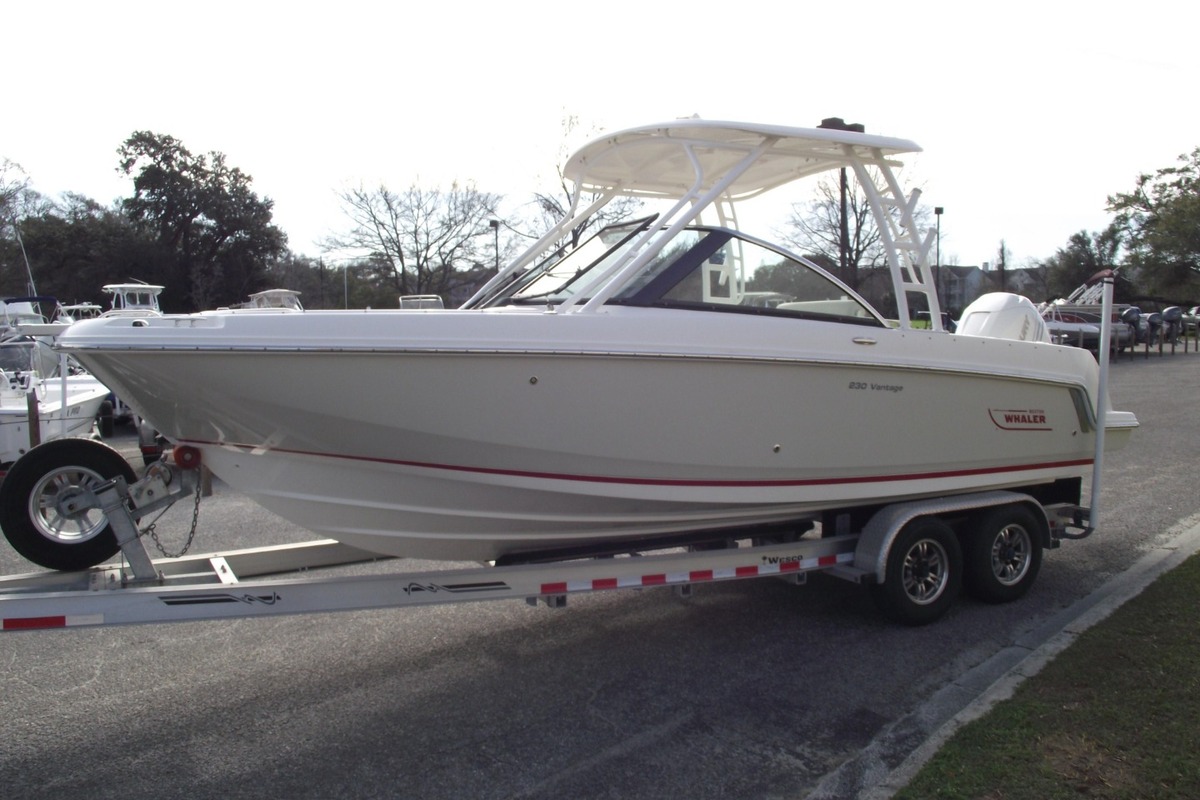 2017 Boston Whaler 230 Vantage, 0