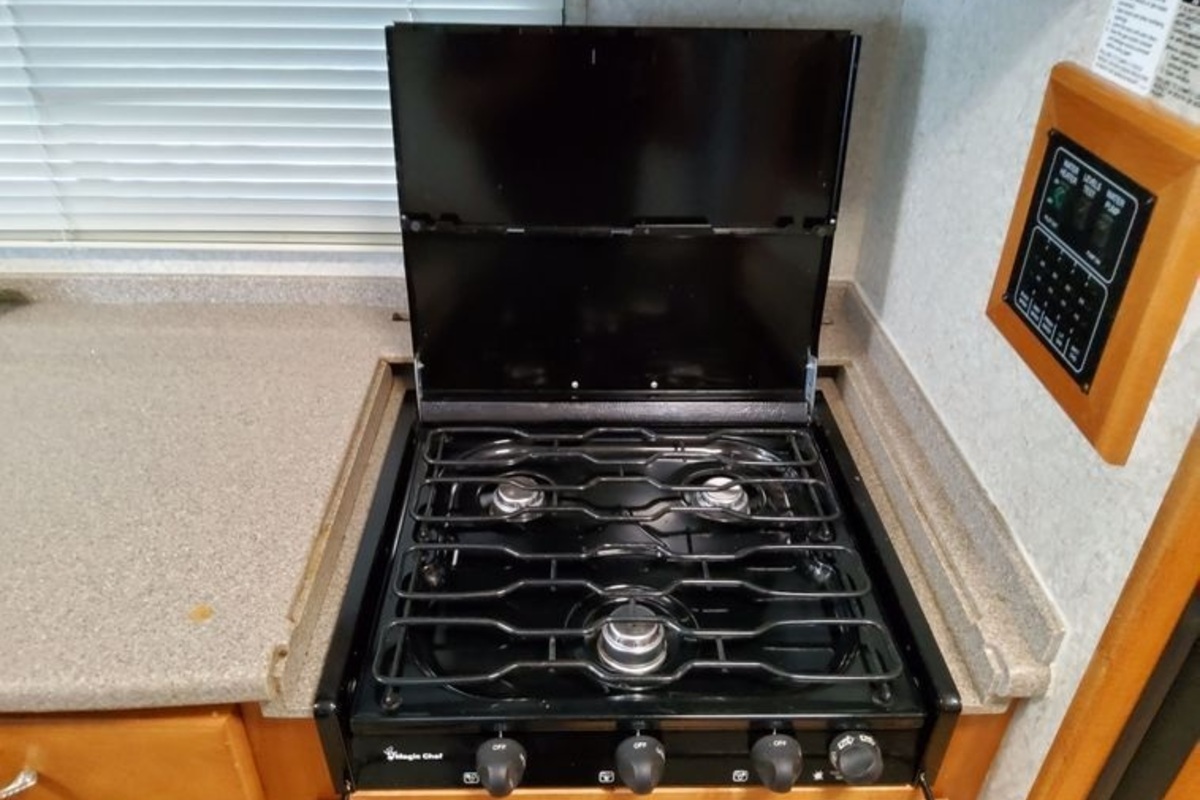 2004 Gulf Stream Sun Voyager 8378MXG RV, 6