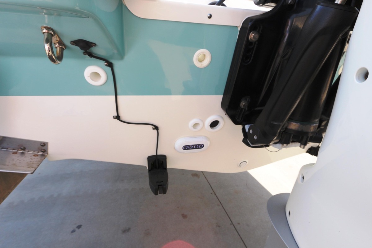 2015 Boston Whaler 240 Dauntless, 9
