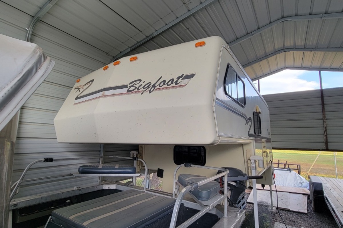 1995 Bigfoot camper 9.11 3000, 1