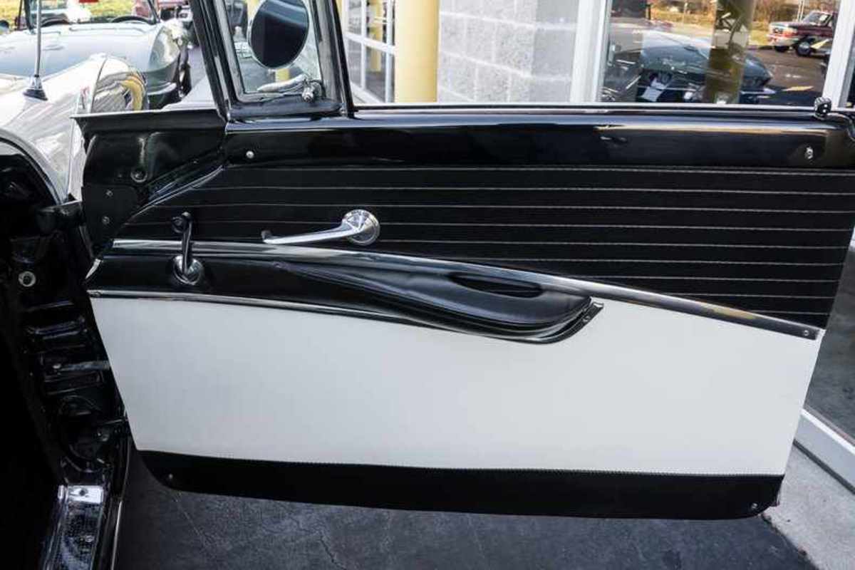 1955 Ford Crown Victoria, 25