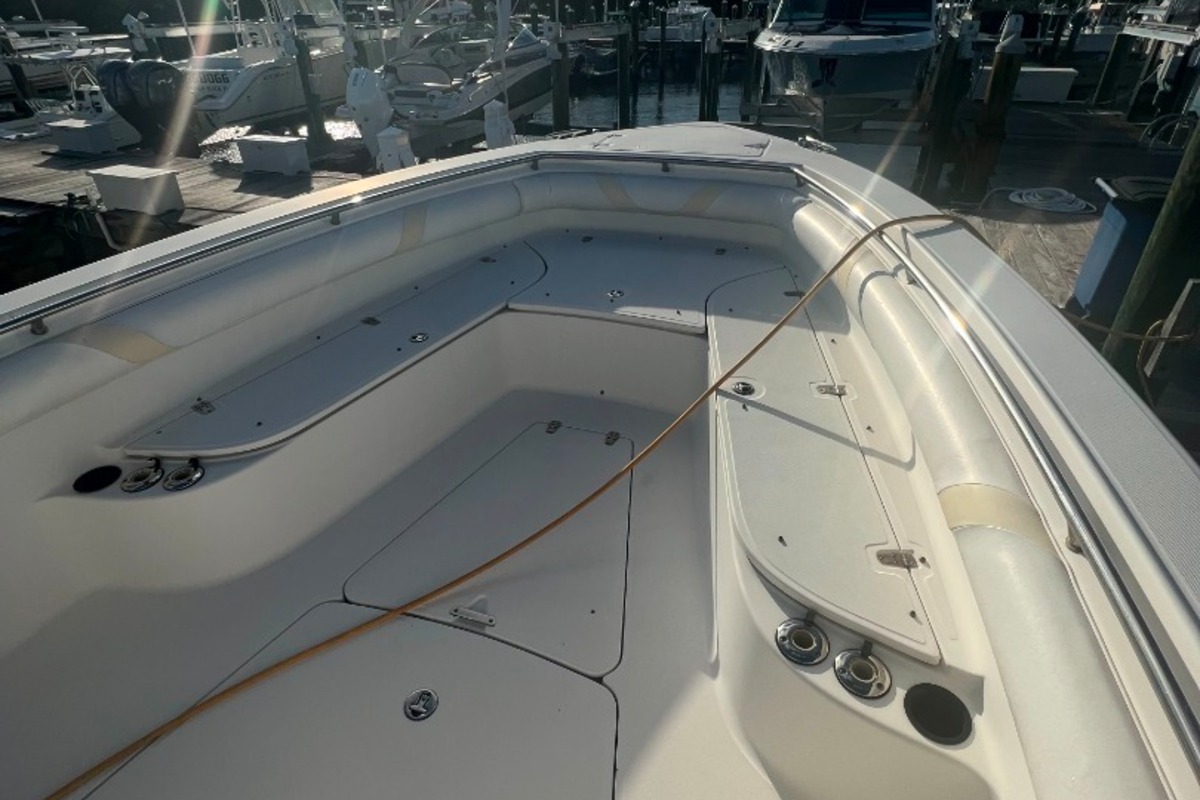 2005 Boston Whaler 320 Outrage, 6