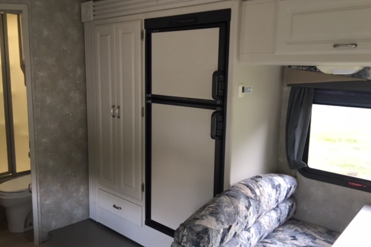2004 Coachmen Freelander 2490SO, 7
