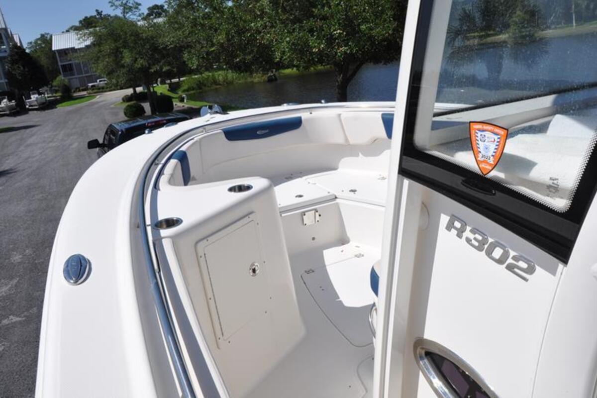 2017 Robalo R302, 17